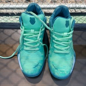 K-Swiss kids tennis shoes. Electric green.size 5.5